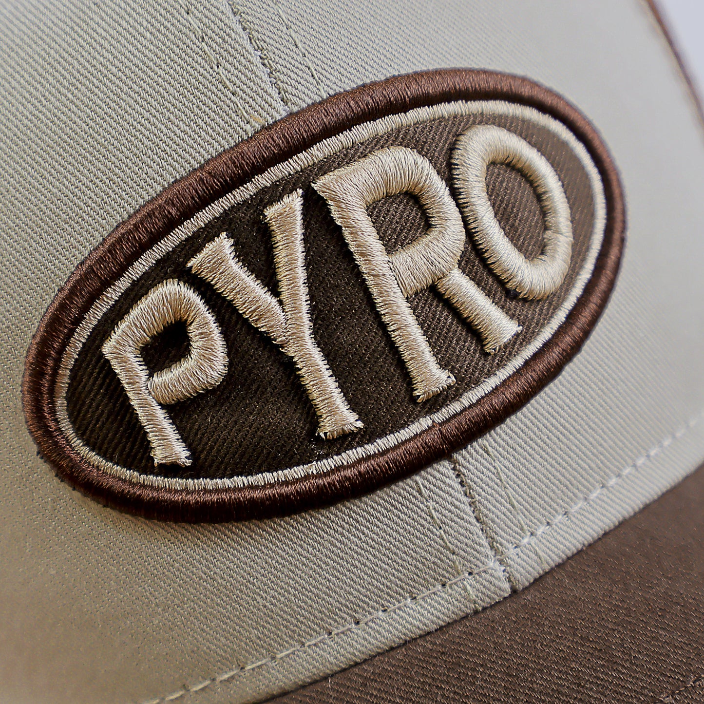 Circle Vibe Pyro Trucker Cap - Crema Vis Marrón