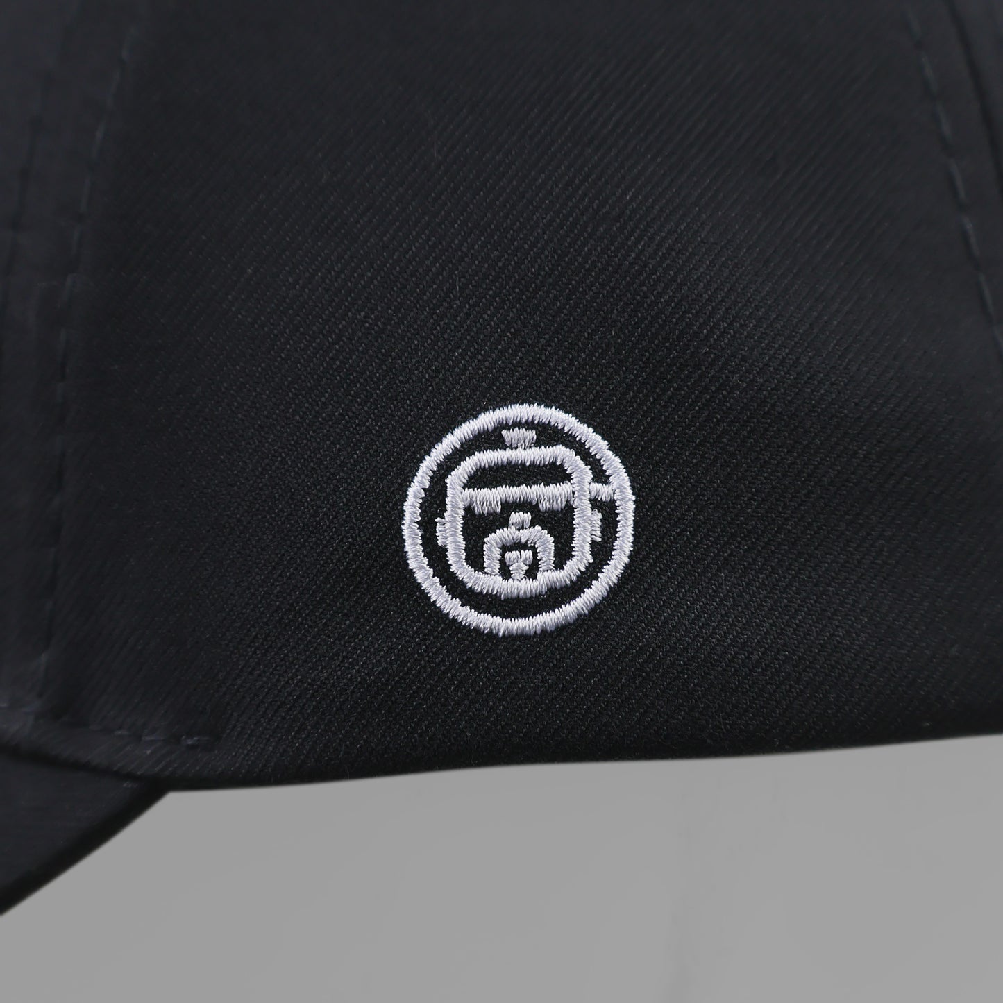 Escudo Cap - Negro Bord Blanco