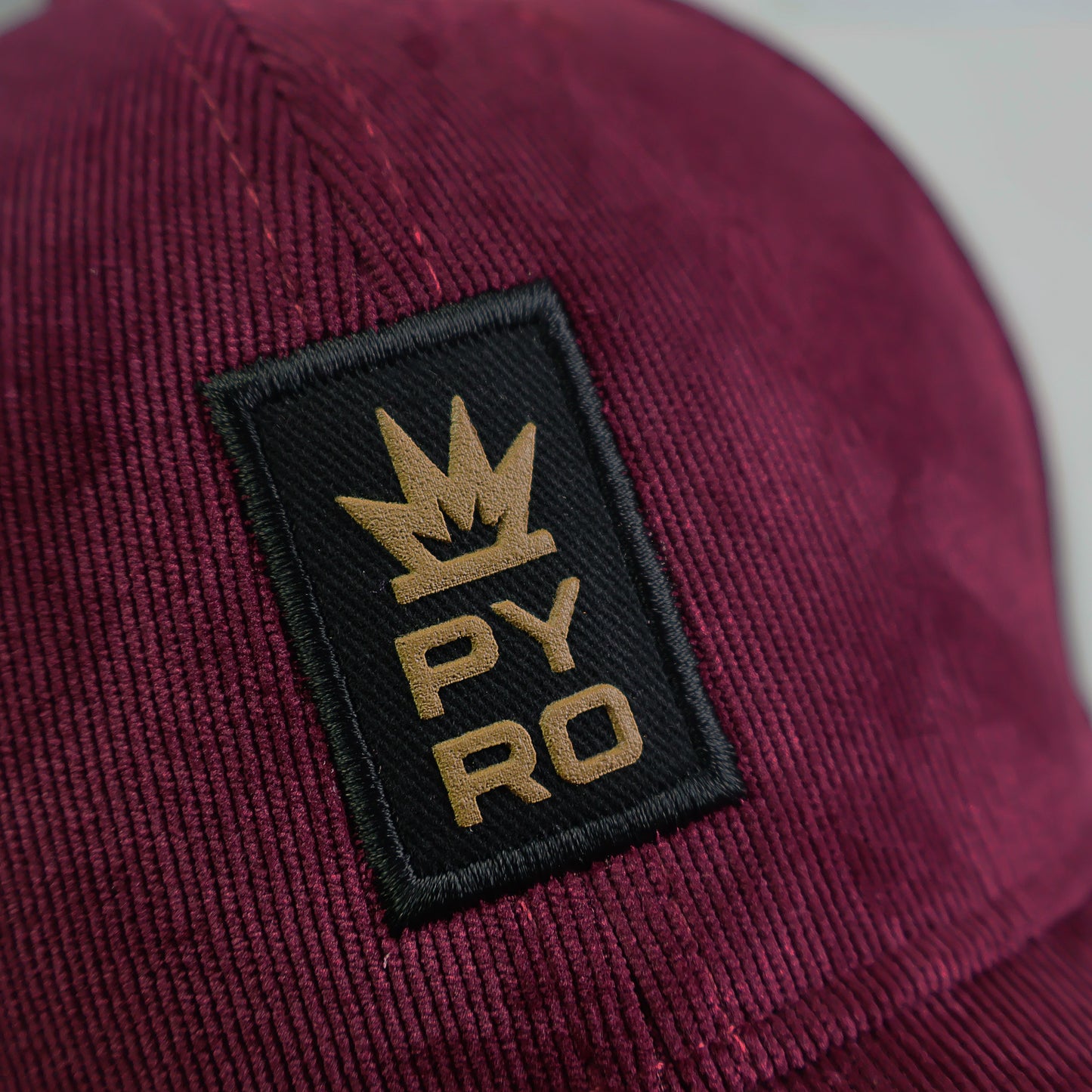 Pyro Vertical Log Cord Cap - Guinda